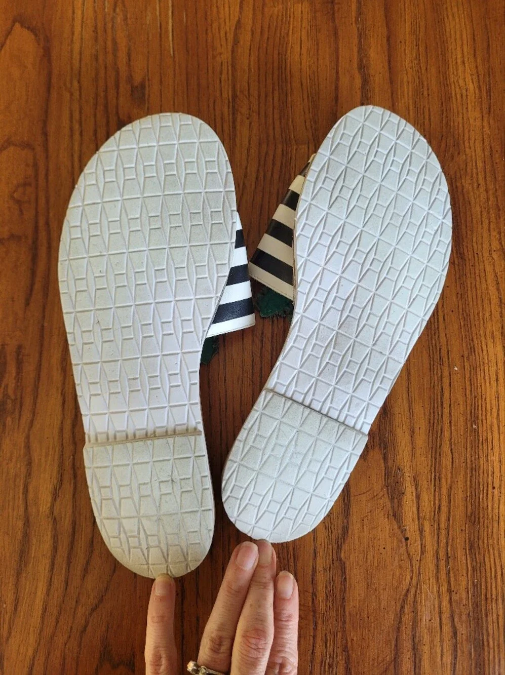 Kate Spade Pineapple Slide Sandals Women’s 8.5 Black White Striped Vacation Wear